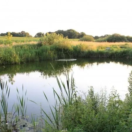 Apartmán Mit Garten In Unmittelbarer Naehe Zum See, Ideal Zum Angeln Und Baden *