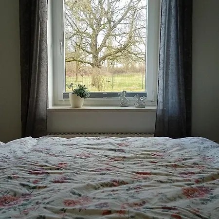 Mit Garten In Unmittelbarer Naehe Zum See, Ideal Zum Angeln Und Baden *